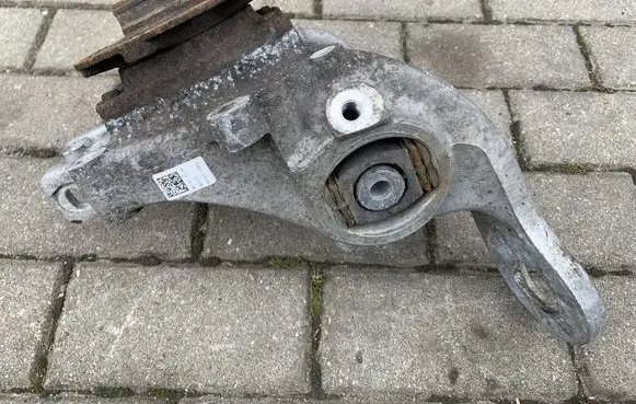 Rear wheel hub