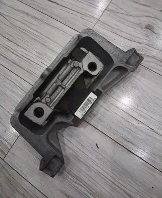 Mercedes-Benz CLA C117 X117 W117 Engine mount vacuum valve A2462402617