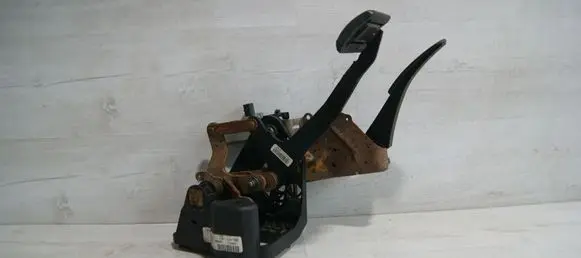 Chrysler Town u0026 Country V Brake pedal BR4KE67E0 04721199AD 5575600