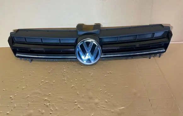 Volkswagen Golf VII Front bumper upper radiator grill 5G0853653E