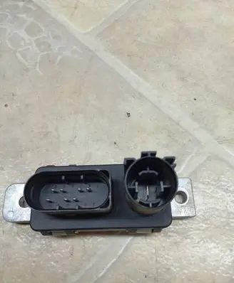 Volvo XC90 Glow plug pre-heat relay 32202461 0281003197
