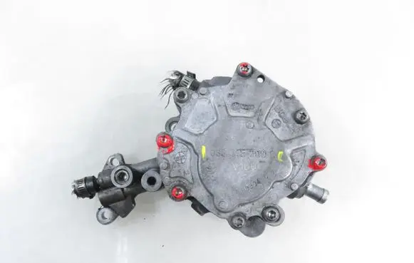 Volkswagen PASSAT B5.5 Vacuum pump 038145209C