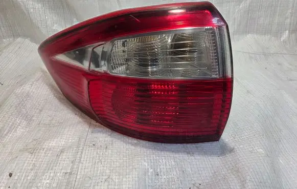 Ford C-MAX II Rear/tail lights AM5113405BE
