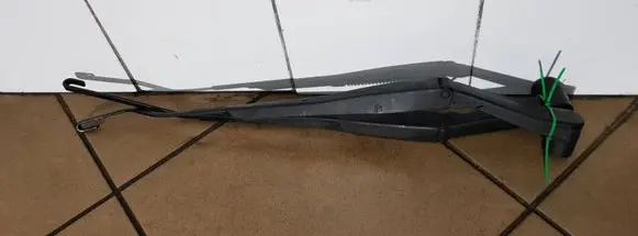 Isuzu D-Max Front wiper blade arm