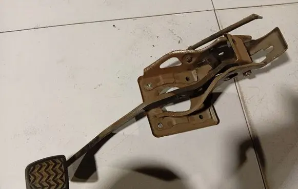 Chrysler Grand Voyager IV Brake pedal 