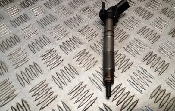 Jeep Grand Cherokee (WK) Fuel injector A6420700587 0445115027