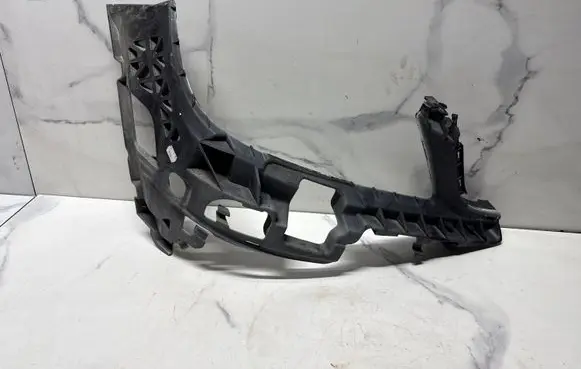 Mercedes-Benz C W204 Front bumper mounting bracket A2048850865