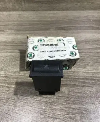 Skoda Octavia Mk1 (1U) Windscreen/window heater switch 1U6959621B