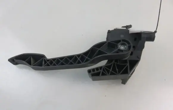 Opel Tigra B Accelerator throttle pedal 9129423CL