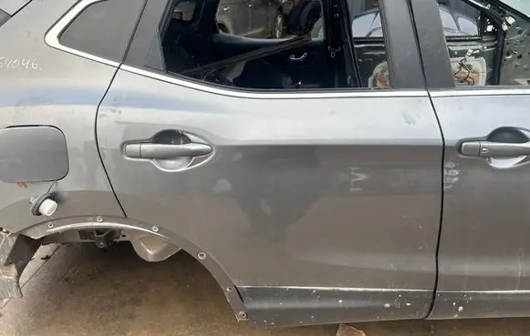 Nissan Qashqai Rear door