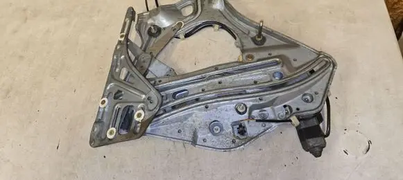 BMW 8 E31 Vent/Glass mechanism 81232339