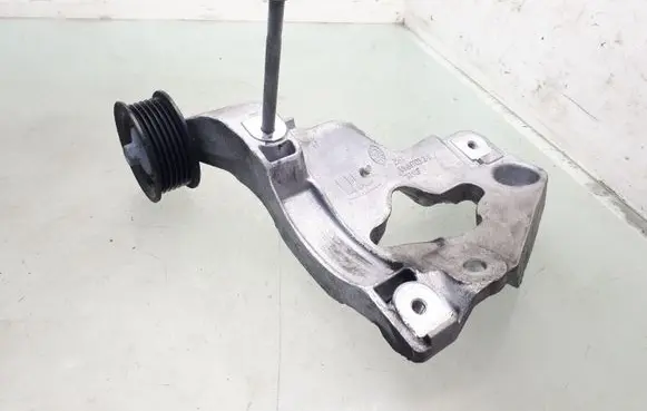 Maserati Ghibli A/C compressor mount bracket 3310F VMMT0321