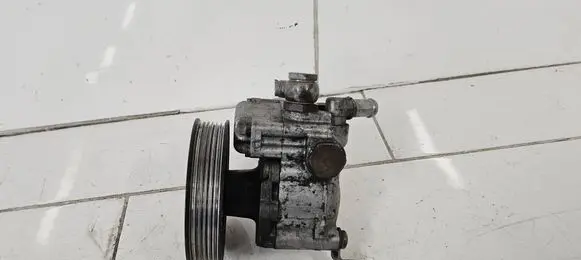 BMW 5 E60 E61 Power steering pump 678084804 53508 7652974109