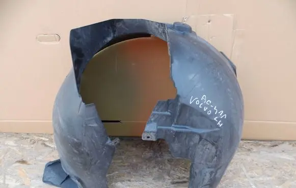 Front wheel arch liner splash guards