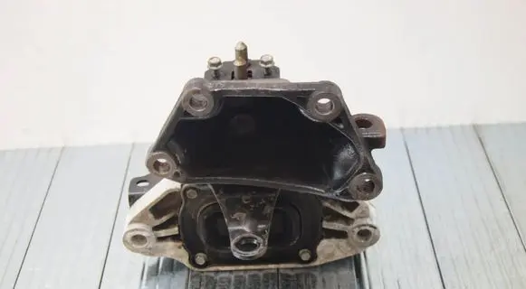 KIA Sportage Engine mount bracket 