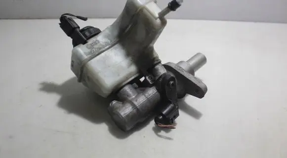 Volkswagen PASSAT B7 USA Master brake cylinder