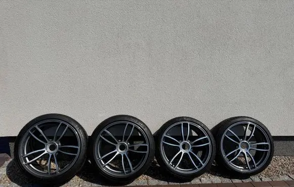 Porsche 911 991 R20 alloy rim
