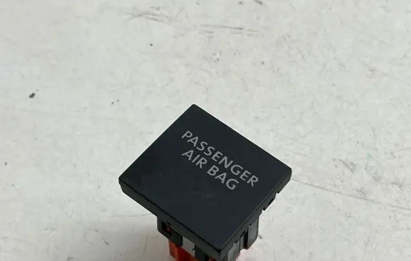 Passenger airbag on/off switch