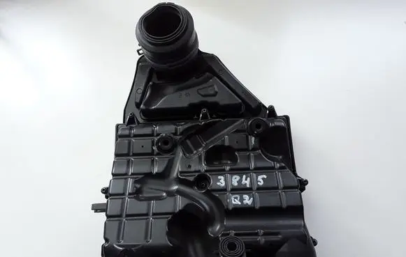 Audi Q2 - Air filter box 04C129620A