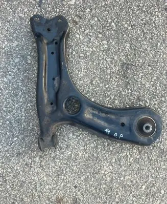 Audi A1 Front lower control arm/wishbone 6R0407152F