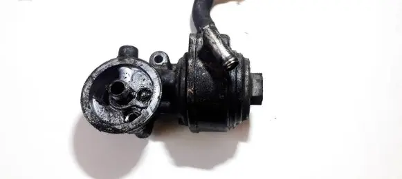 Oil filter mounting bracket