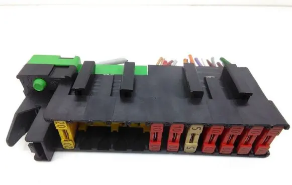 Peugeot 206 Fuse module 9627791880