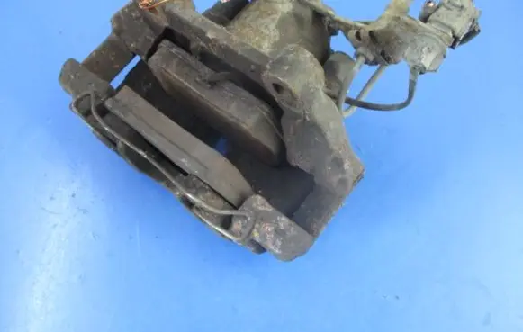 Volkswagen PASSAT B5 Front brake caliper