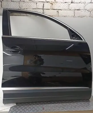 Volkswagen Tiguan Front door