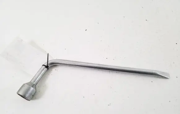 Toyota Avensis T270 Wheel nut wrench