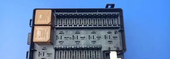Jaguar XJ X308 Fuse module LNC2822CA 181640071197 UTMAI518237003
