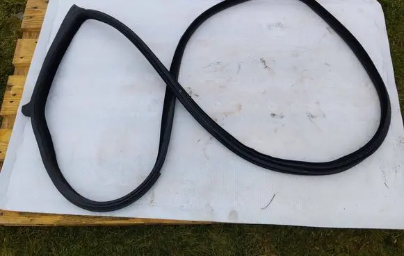 BMW 6 F12 F13 Front door rubber seal 7221326