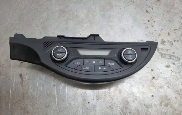 Toyota Yaris Climate control unit 75F206