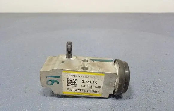 KIA Sportage Coolant level relay 97775-F1680