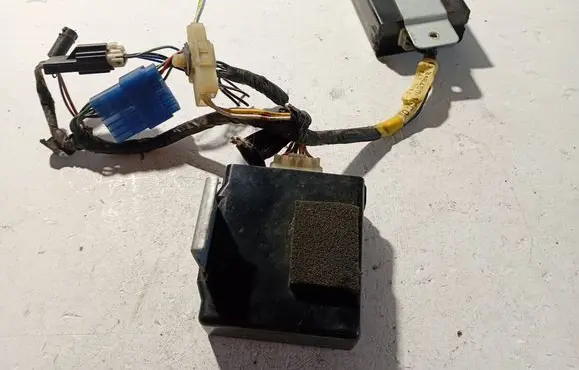 Renault Espace III Coolant fan relay 2772000021