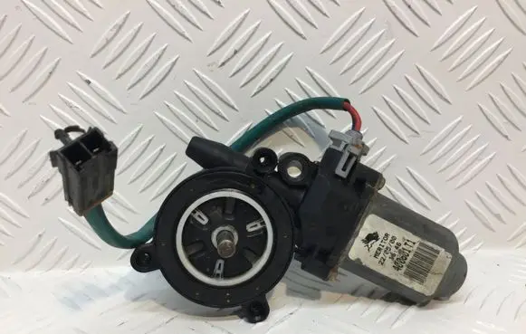 Nissan Almera Tino Front door window regulator motor 400601T1