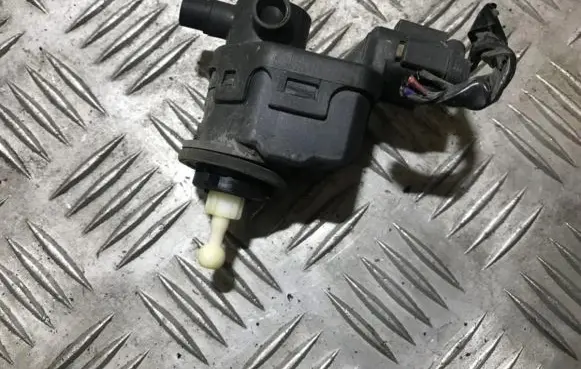 Headlight level adjustment motor