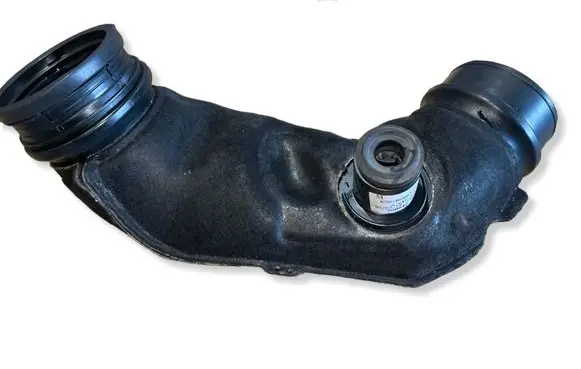 Maserati Ghibli Turbo air intake inlet pipe/hose 670106061