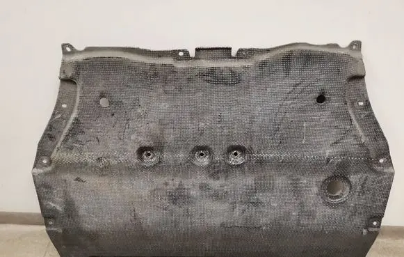 Porsche Cayenne (9Y0 9Y3) Engine splash shield/under tray 4M0825205A