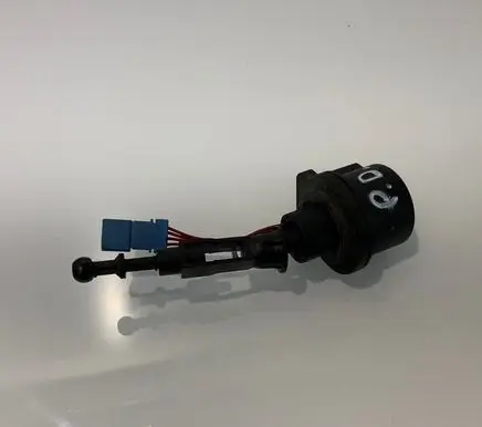 Mercedes-Benz E W211 Headlight level adjustment motor 73485702 KL270 N270R
