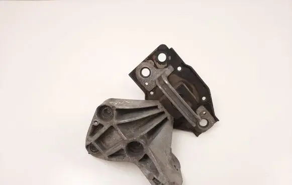 Nissan Qashqai Engine mount bracket 11210JD500 DD130208