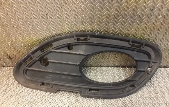 Mercedes-Benz C W203 Fog light bracket A2038853123 2038853123