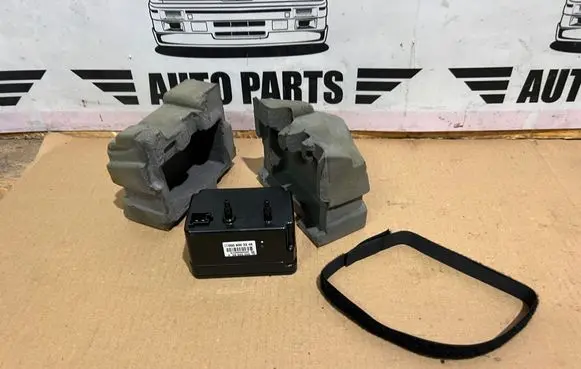 Mercedes-Benz E C207 W207 Central locking vacuum pump A5998200010