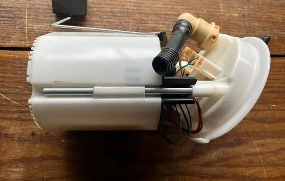 BMW 3 E92 E93 In-tank fuel pump 16147163298 6765717 7163298