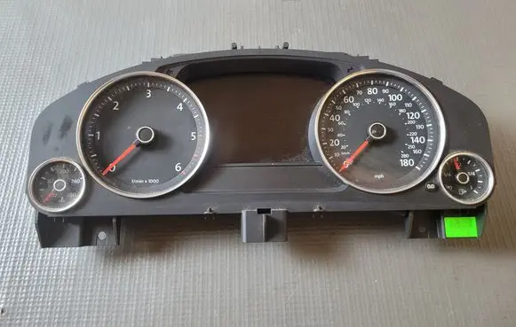 Volkswagen Touareg II Speedometer (instrument cluster) 7P6920980A