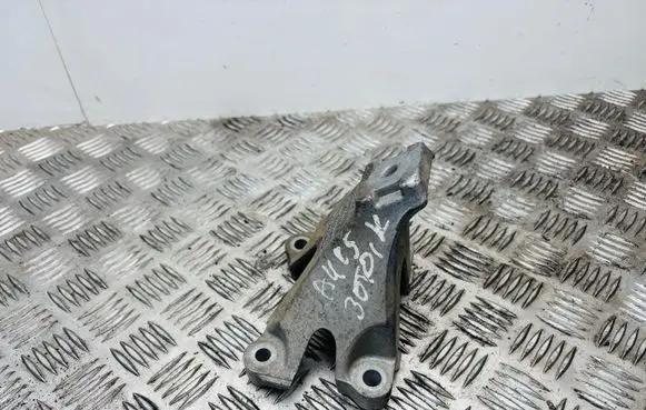Audi A8 S8 D3 4E Engine mounting bracket 8E0199307R
