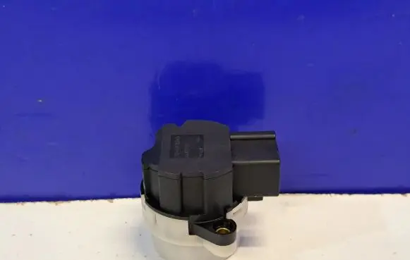 Volvo V70 Ignition lock 8645228