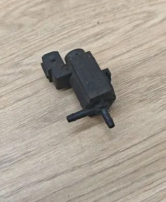 Volvo XC90 Turbo solenoid valve 30611668 07T113