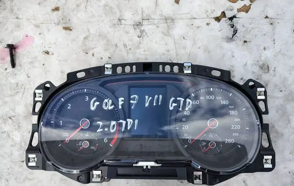 Volkswagen Golf VII Speedometer (instrument cluster) 5G1920757