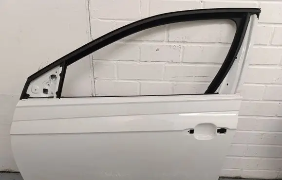 Volkswagen Taigo Front door