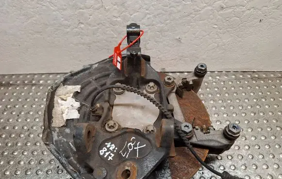Rear wheel hub spindle/knuckle